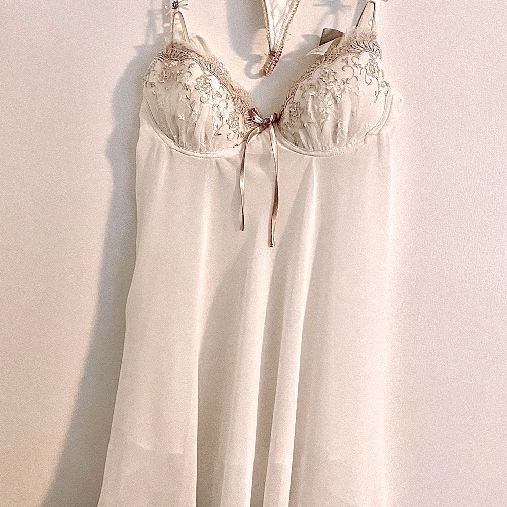 Lingerie 🥰 Perfect for Honeymoon. Beautiful Sexy teddy w/thong. New!Never worn!